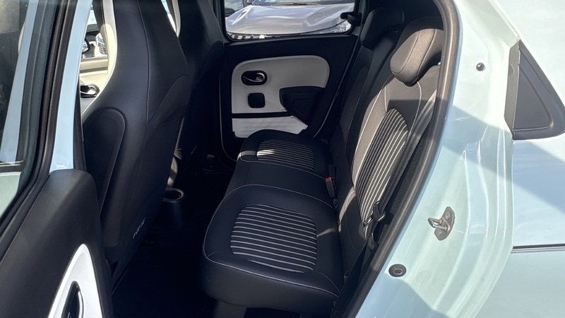 Fahrzeugabbildung Twingo E-Tech 100% elektrisch Bild 8 von 17