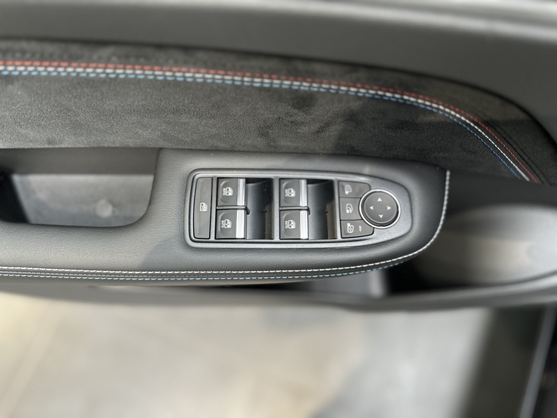 Fahrzeugabbildung Arkana Esprit Alpine 160 PS EDC Mild Hybrid Bild 32 von 50