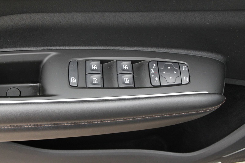 Fahrzeugabbildung Koleos INITIALE PARIS BLUE dCi 185 4WD X-tronic Bild 15 von 22