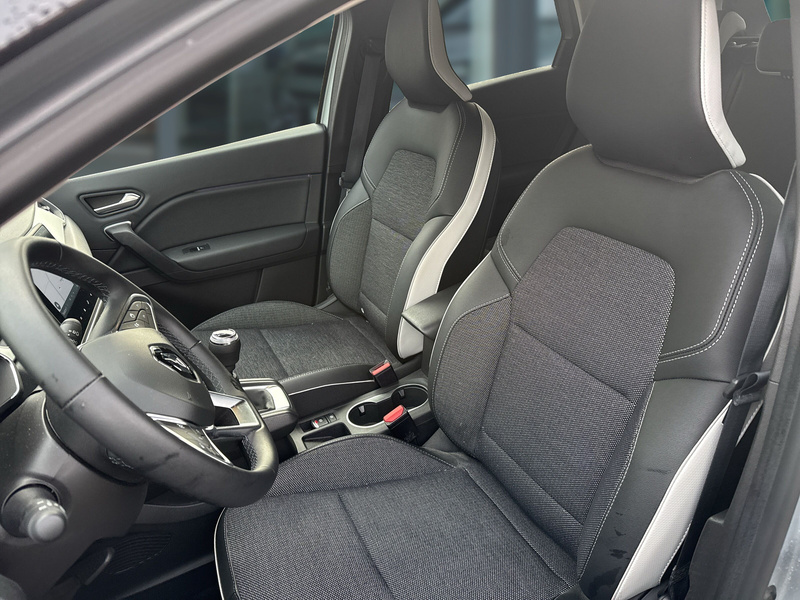 Fahrzeugabbildung Captur II Techno TCe 90 Bild 12 von 22