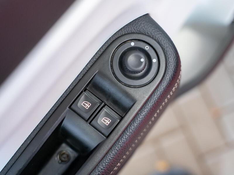 Fahrzeugabbildung Twingo Kamera+AppleCarPlay Bild 14 von 15