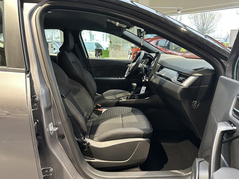 Fahrzeugabbildung Captur Evolution TCe 90 PS Bild 11 von 50