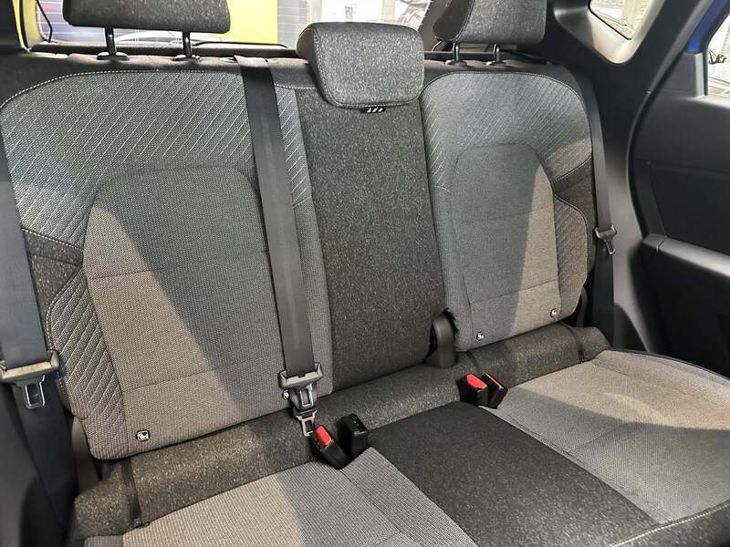 Fahrzeugabbildung Captur Techno 140 PS Mild Hybrid Bild 15 von 50