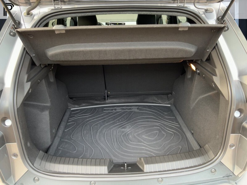 Fahrzeugabbildung Duster 1.6 E-TECH 140 Extreme Bild 17 von 30