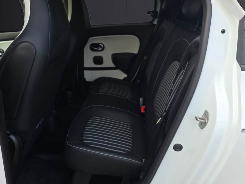 Fahrzeugabbildung Twingo Navi Rückfahrkamera Sitzheizung Bild 9 von 15