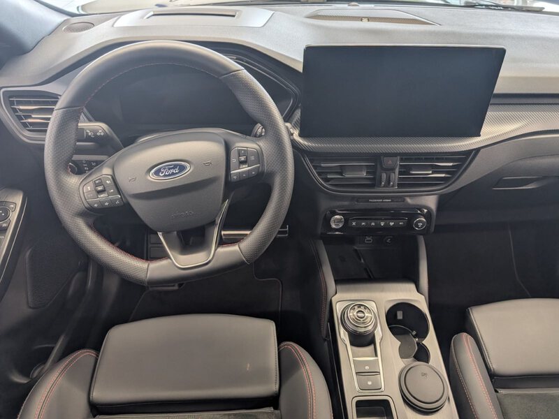 Fahrzeugabbildung Kuga 1.5 EcoBoost ST-Line X 4-Jahre FGS Bild 18 von 47