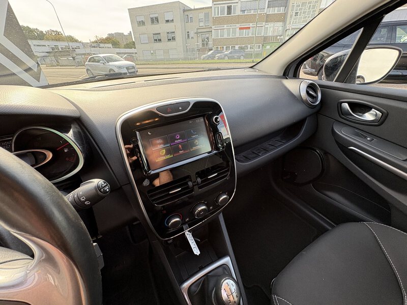 Fahrzeugabbildung Clio IV 0.9 TCe 90 Grandtour Limited ENERGY Bild 15 von 18
