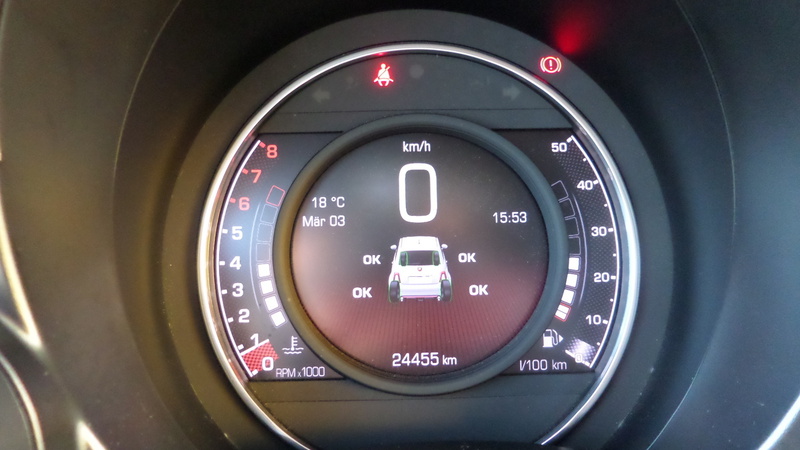 Fahrzeugabbildung Abarth Einparkhilfe hinten Klimaanlage DAB+ Bild 11 von 14