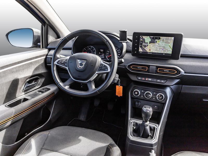 Fahrzeugabbildung Sandero NAVI PDC KLIMA BT Bild 4 von 15