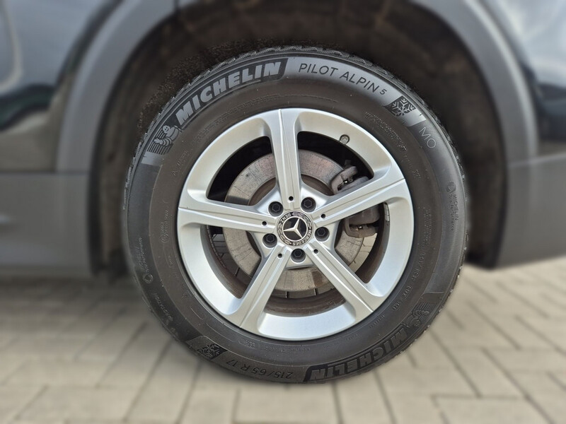 Mercedes-Benz GLB 220
