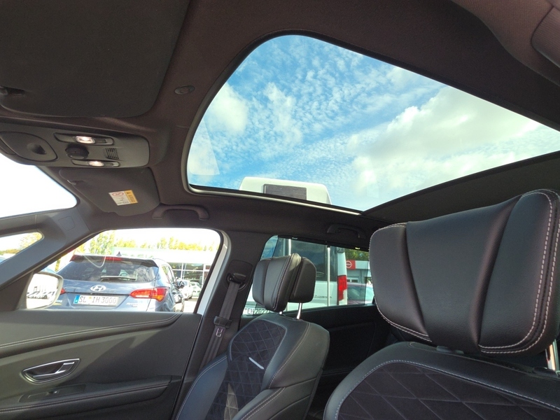 Fahrzeugabbildung Scenic Scenic IV 1.3 TCe 140 Black Edition+NAVI+KLIMA Bild 15 von 15