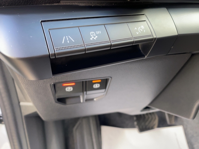 Fahrzeugabbildung Megane E-TECH Iconic 100% elektrisch 218PS Bild 14 von 19