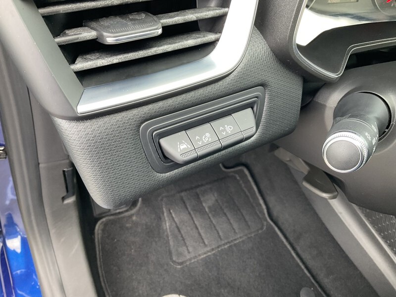 Fahrzeugabbildung Clio *Navi* PDC* Bild 10 von 18