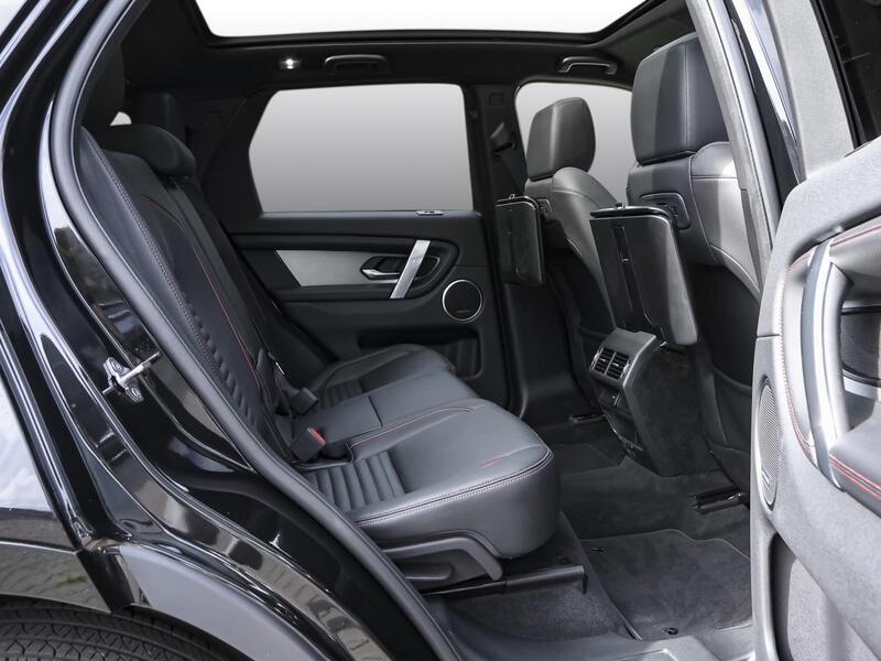 Fahrzeugabbildung Discovery Sport BLACK-PACK PANO Bild 8 von 20