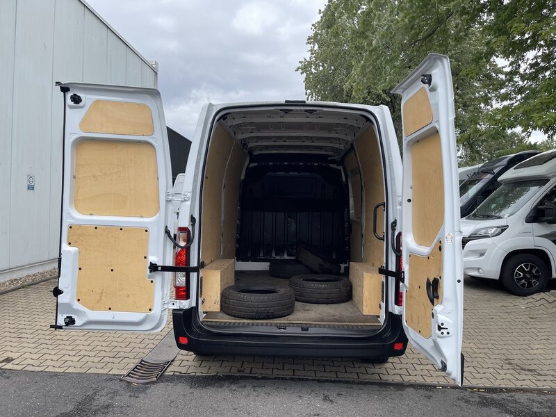 Fahrzeugabbildung Master Kasten L2H2 3,5t Blue dCi 135 PS FWD Bild 18 von 33