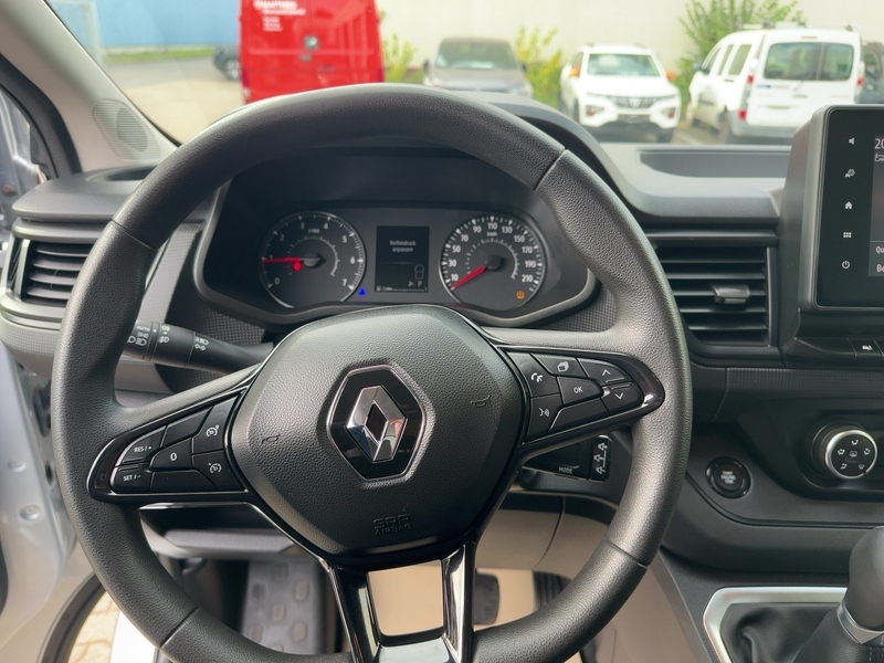 Fahrzeugabbildung Trafic Komfort L2H1 3,1t dCi 150 EDC*SHK* Bild 9 von 15