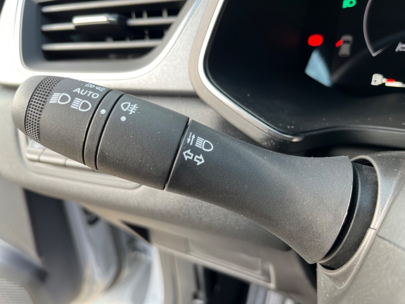 Fahrzeugabbildung Captur +Klimaautomatik+ Sitzheizung+ Bild 31 von 47