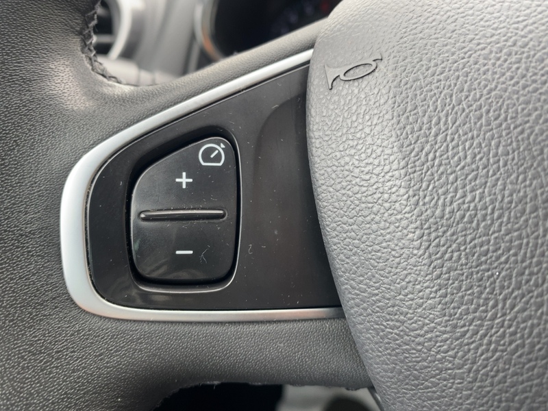 Fahrzeugabbildung Clio LIMITED ENERGY TCe 90 Bild 15 von 21