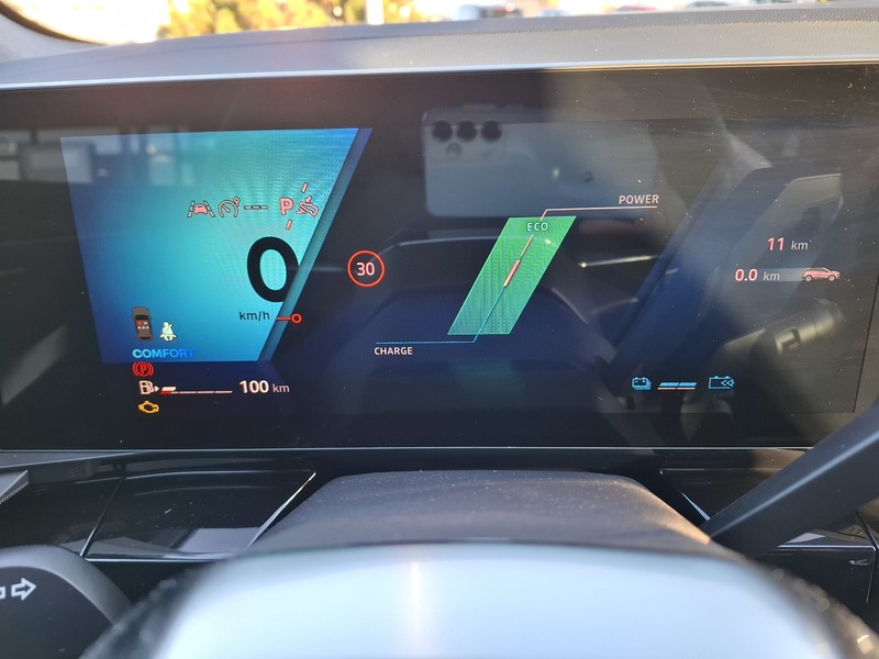 Fahrzeugabbildung Austral Techno Full Hybrid E-Tech 200 Bild 24 von 44