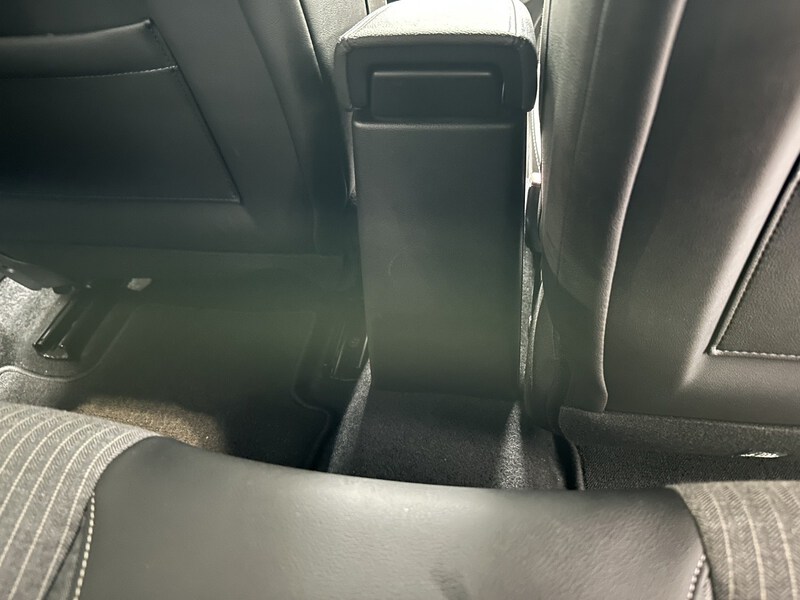 Fahrzeugabbildung Clio LUTECIA TCe 90 Bild 14 von 50