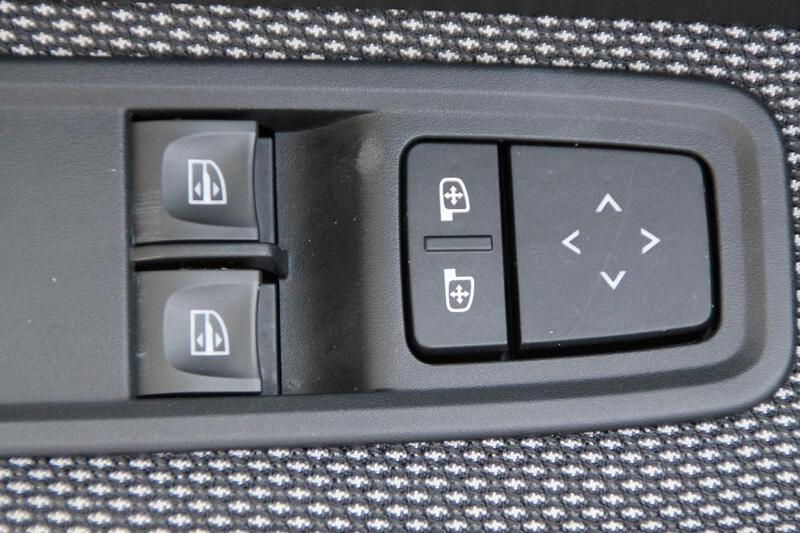 Fahrzeugabbildung Sandero III Comfort TCe 100 ECO-G Bild 18 von 27