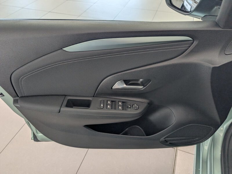 Fahrzeugabbildung Corsa YES 1.2 CarPlay Bild 29 von 31