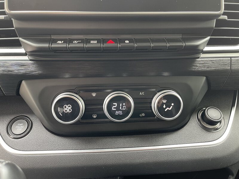 Fahrzeugabbildung Trafic DoKa L2H1 Komfort 3,0t Blue dCi 150 PS Bild 39 von 43