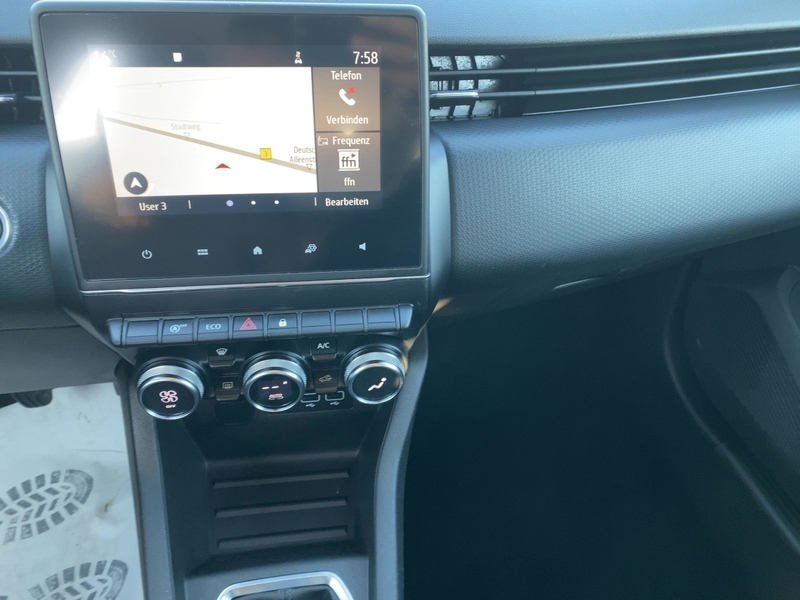 Fahrzeugabbildung Clio EXPERIENCE TCe 100 Bild 11 von 21
