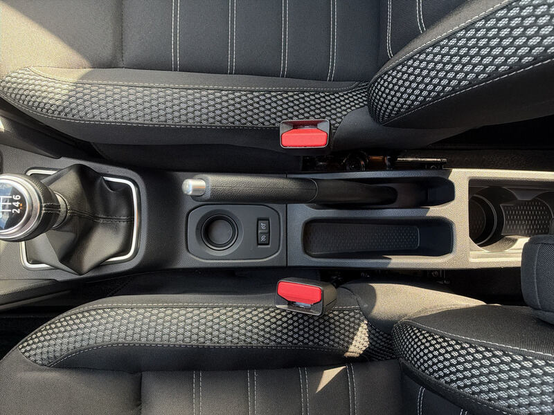 Fahrzeugabbildung Duster 360° Navi Tempomat Bild 15 von 20