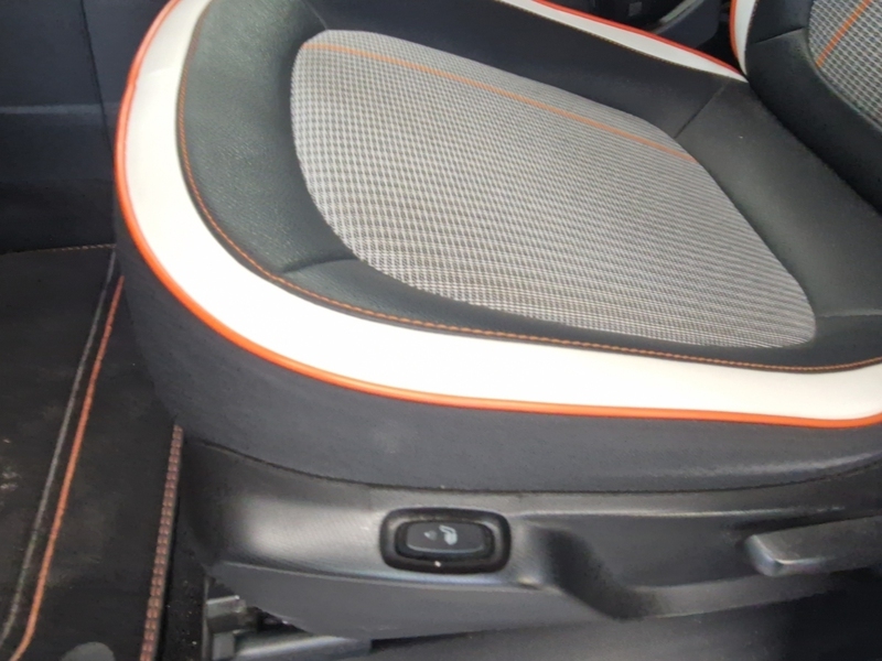 Fahrzeugabbildung Twingo ELECTRIC Vibes Klimaautomatik LM Bild 11 von 17