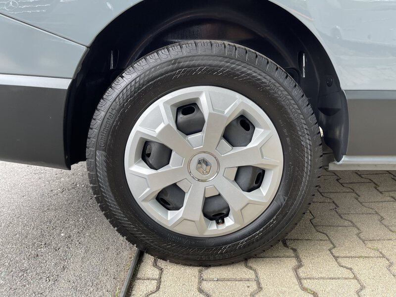 Fahrzeugabbildung Trafic Grand Combi Entry dCi 170 PS EDC Bild 16 von 41