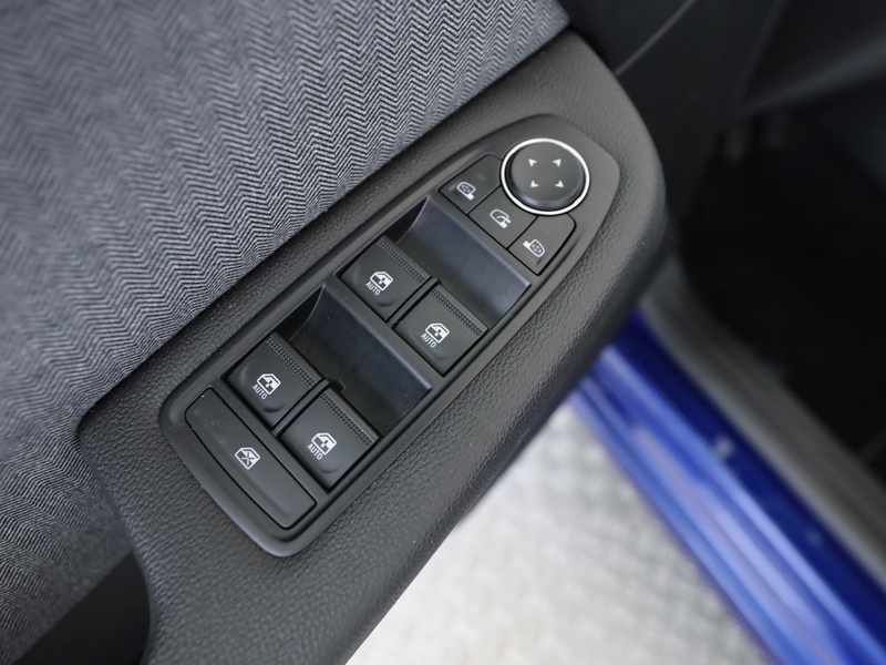 Fahrzeugabbildung Clio NAVI PDC KLIMA LM-Felgen BT ZV Bild 2 von 9