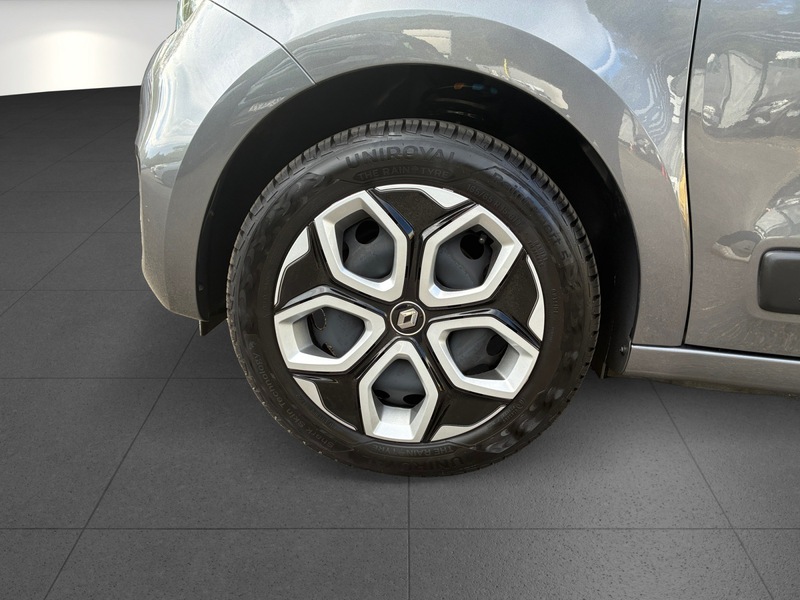 Fahrzeugabbildung Twingo Klima Radio Bild 16 von 17