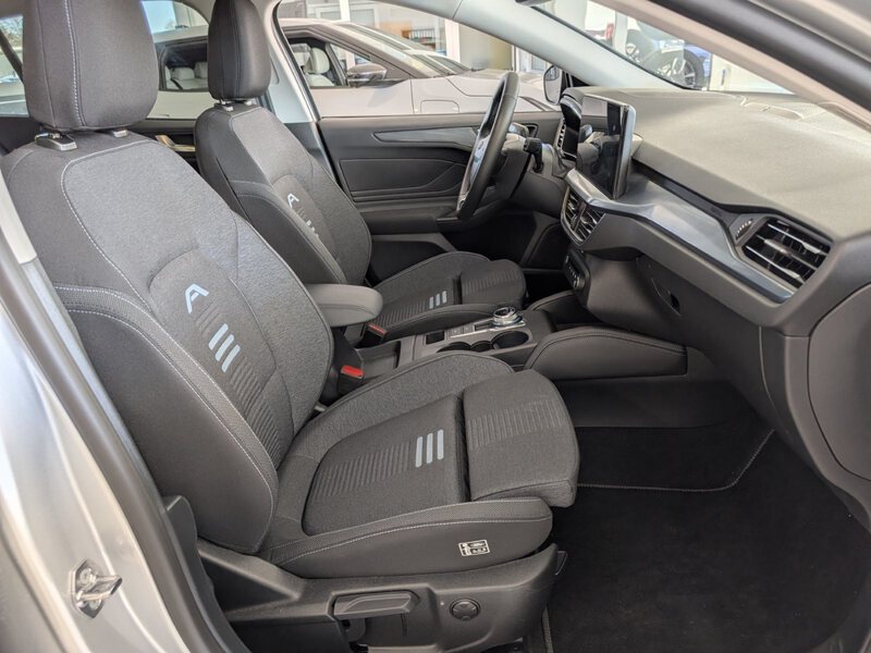 Fahrzeugabbildung Focus Turnier 1.5 EcoBlue Active X AHK B&O ACC Bild 12 von 43