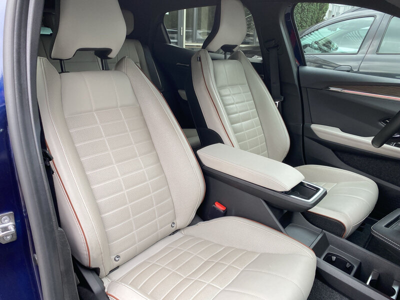Fahrzeugabbildung Megane E-TECH Scheckheft 360°  Bild 13 von 20