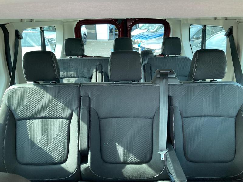 Fahrzeugabbildung Trafic Pkw Grand Entry Blue dCi 150 Bild 10 von 23