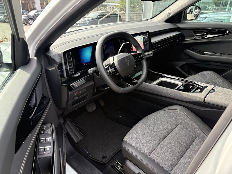Fahrzeugabbildung Austral Evolution Full Hybrid 200 Bild 8 von 11