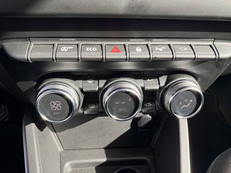 Fahrzeugabbildung Duster 360° Navi Tempomat Bild 19 von 20