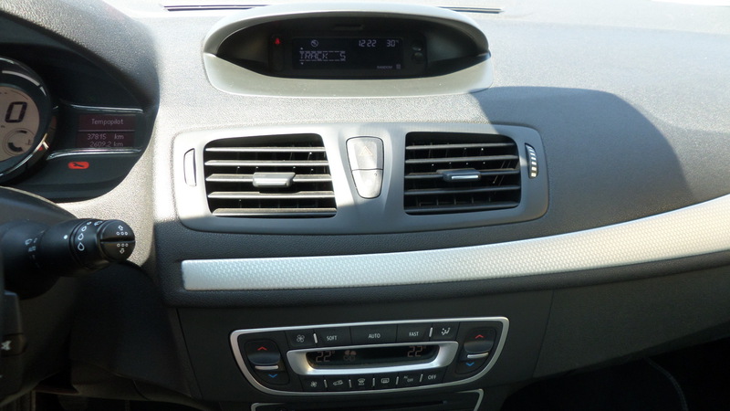 Fahrzeugabbildung Megane Tempomat Parkbremse elektr. Lichtautomatik Bild 12 von 15