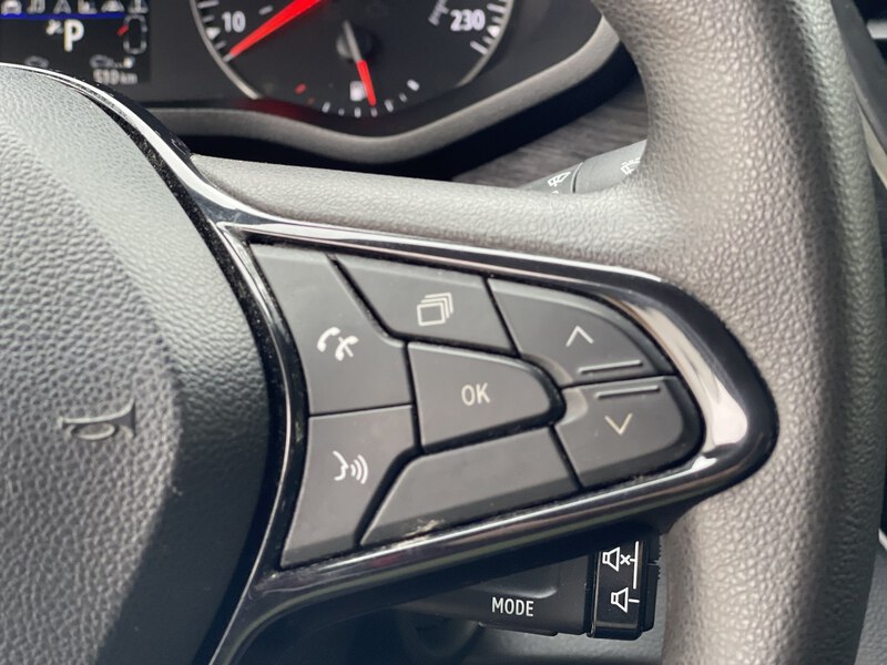 Fahrzeugabbildung Trafic Grand Combi Entry dCi 170 PS EDC Bild 33 von 41