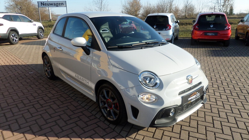 Fahrzeugabbildung Abarth Einparkhilfe hinten Klimaanlage DAB+ Bild 3 von 14