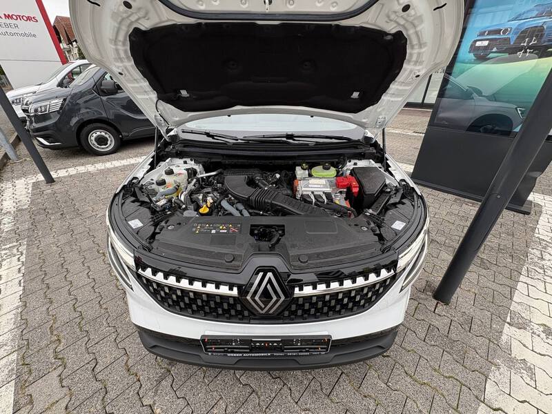 Fahrzeugabbildung Austral Techno Hybrid 200 E-Tech Bild 16 von 18