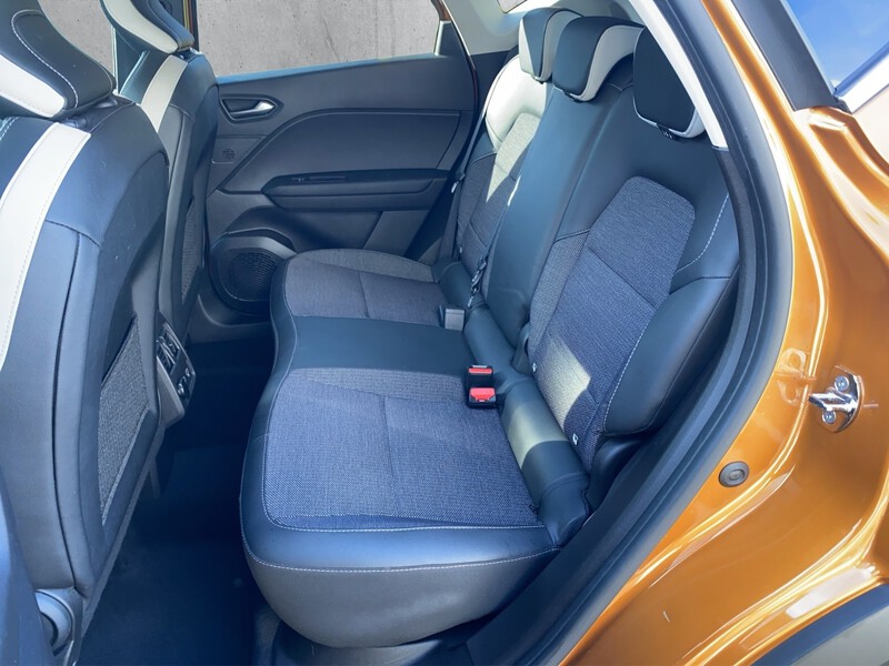 Fahrzeugabbildung Captur Intens Pugin Hybrid AHK Bild 12 von 15