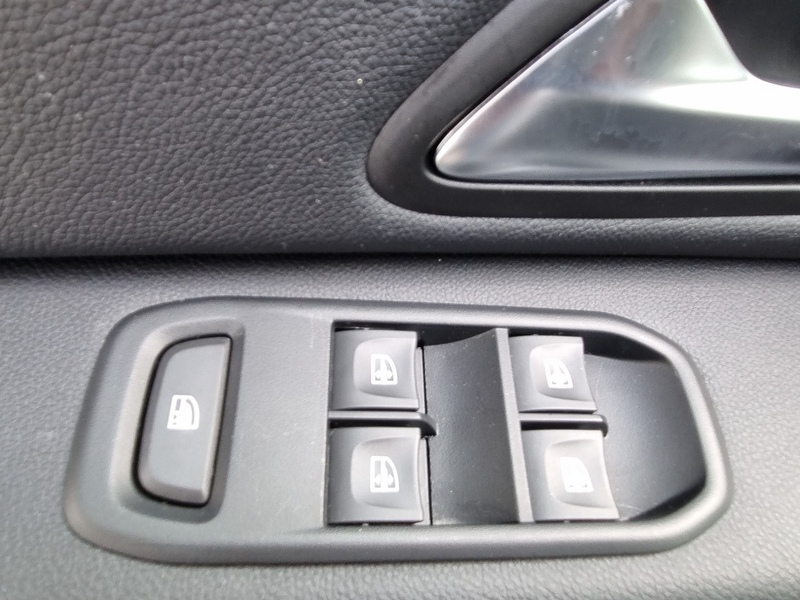 Fahrzeugabbildung Duster Prestige TCe 130 Bild 13 von 14