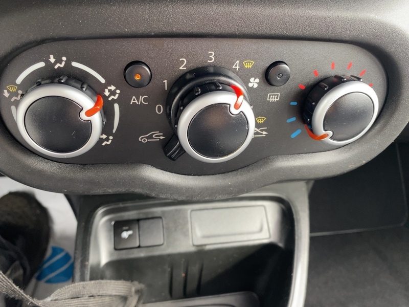 Fahrzeugabbildung Twingo ZEN SCe 65 Start & Stop Bild 19 von 21
