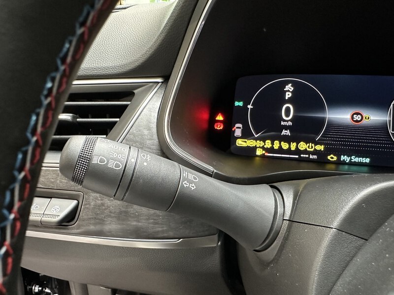 Fahrzeugabbildung Arkana Esprit Alpine 160 PS EDC Mild Hybrid Bild 40 von 50
