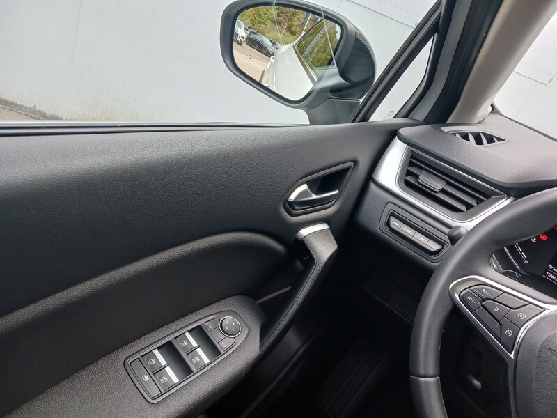 Fahrzeugabbildung Captur Intens Mild-Hybrid TCe 140 EDC Start&Stop Bild 14 von 27