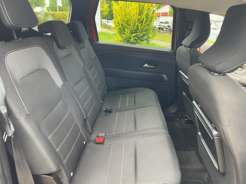 Fahrzeugabbildung Jogger 1.0 TCe 110 Extreme+ *7-Sitzer* Bild 12 von 15