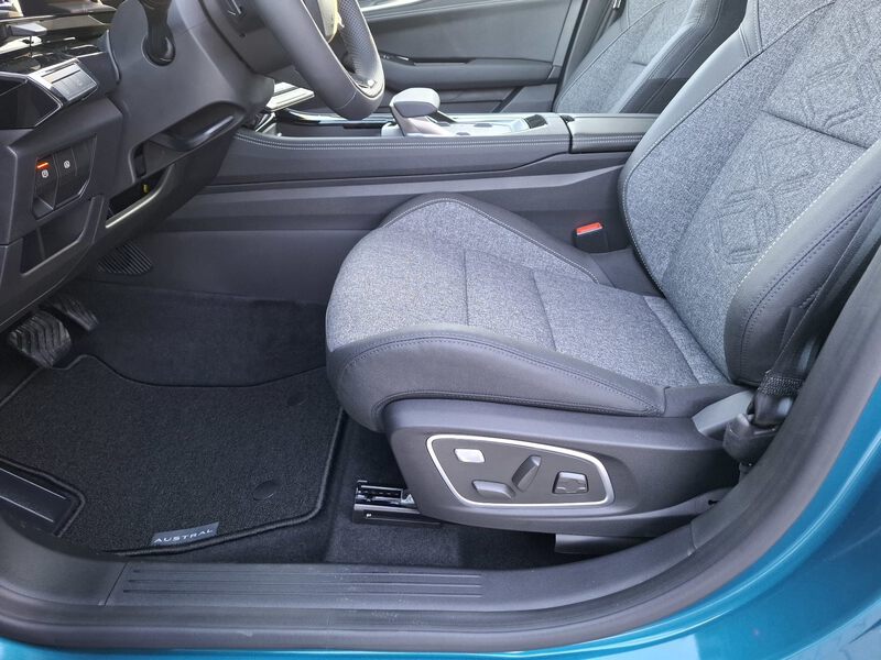 Fahrzeugabbildung Austral Techno Full Hybrid E-Tech 200 Bild 33 von 44