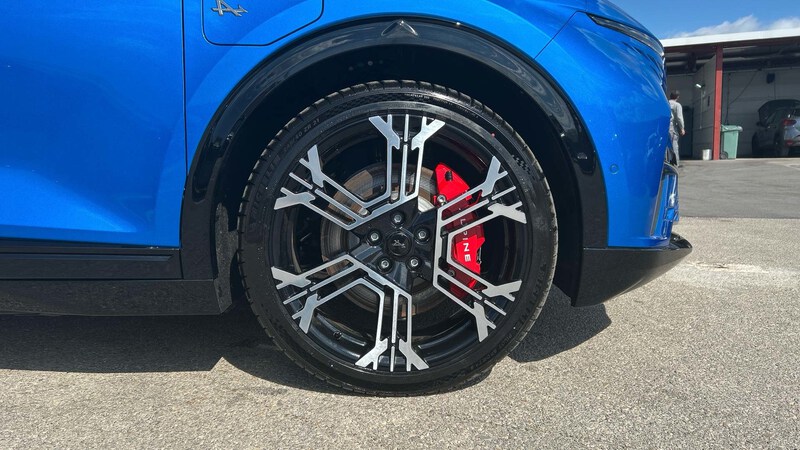 Alpine A390